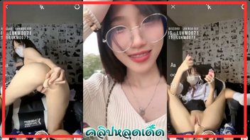 เย็ดสาวแว่น เย็ดคาชุด หีไทย หีอูม หีอวบ
